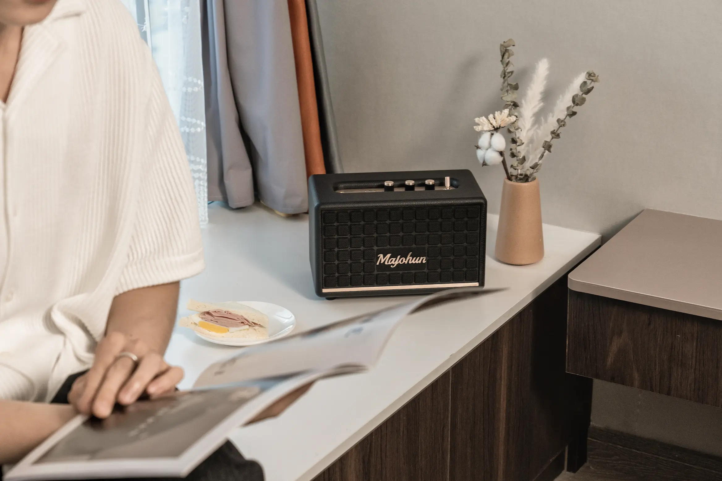 Majohun MJH-D001 wooden speaker with bass knob control